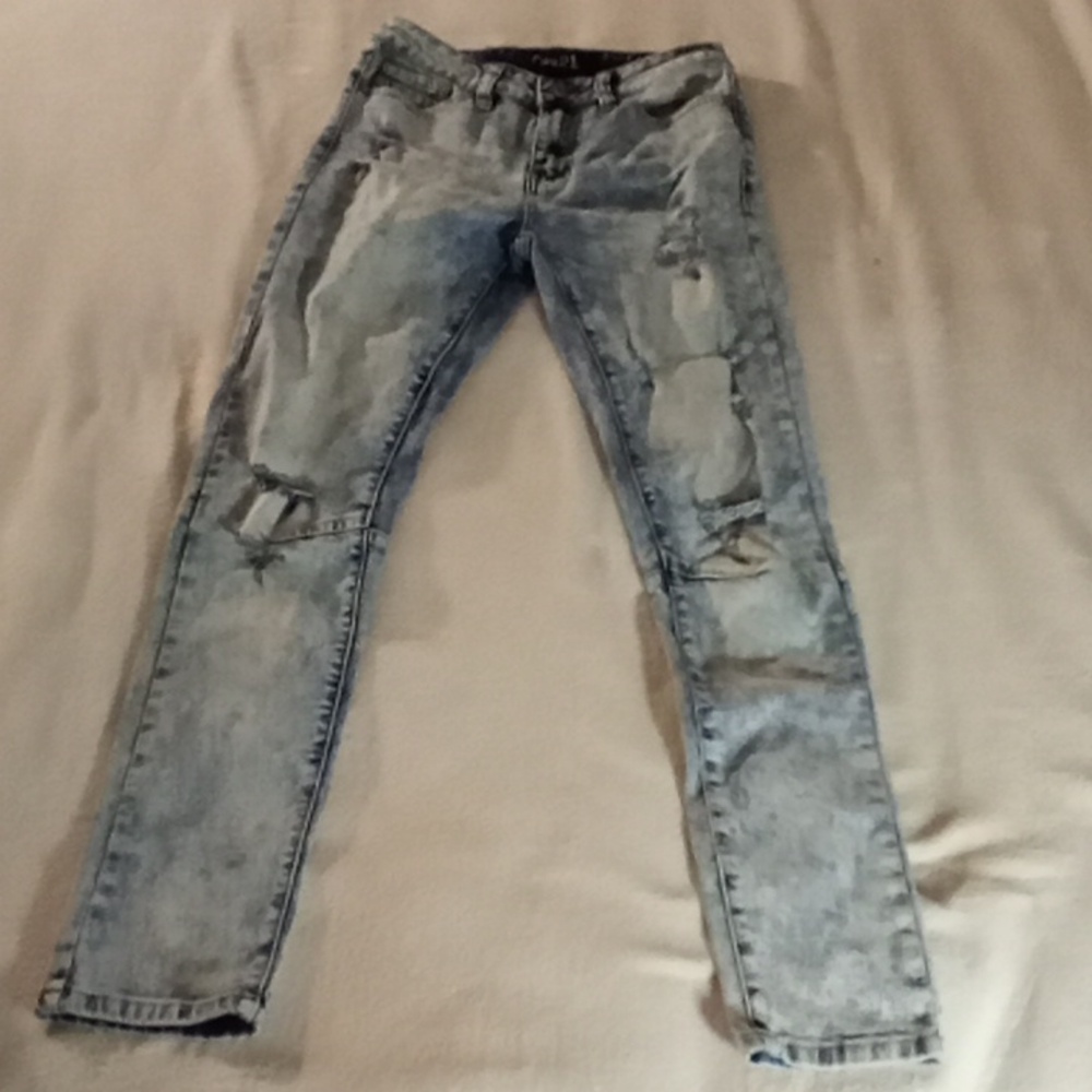 Rue21 Light Wash Distressed Men’s Jeans 32/30 LIKE NEW!